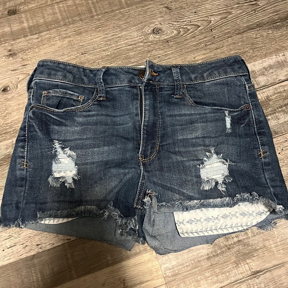 comfortable and stretchy, worn once, size 9 not sure if that’s a medium or not